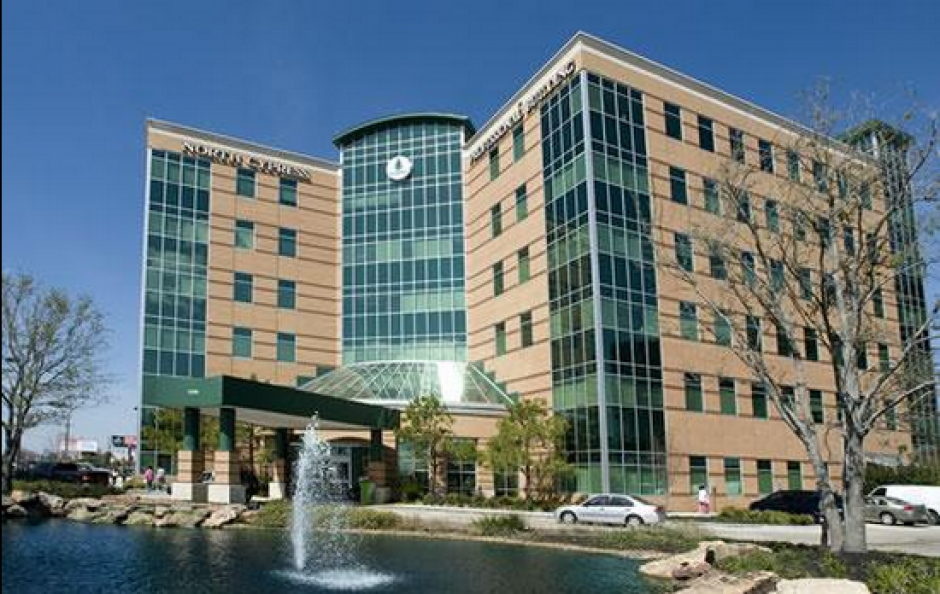 El Centro M&eacute;dico de Tomball, en Texas, es el escenario en donde se desarrolla una negociaci&oacute;n para liberar a dos rehenes. (Foto: Twitter)