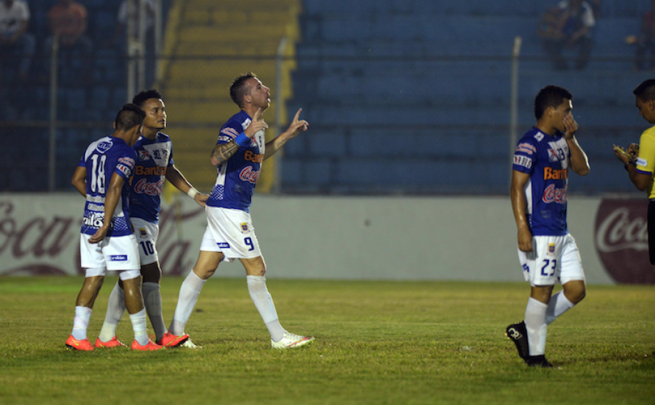 Emiliano L&oacute;pez fue el anotador del primer tanto, luego sali&oacute; lesionado. (Foto: Diego Galiano/Nuestro Diario)