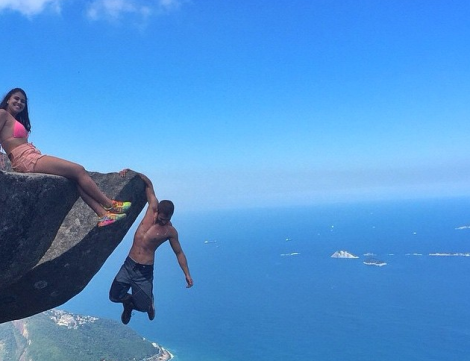 A m&aacute;s de 80 metros de altura, esta pareja les gusta el l&iacute;mite. (Foto: Instagram)