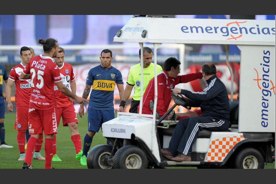 Una fuerte entrada de T&eacute;vez provoc&oacute; la fractura expuesta del tobillo derecho del juvenil Ham, el equipo Argentinos Juniors. (Foto: TyC Sports)