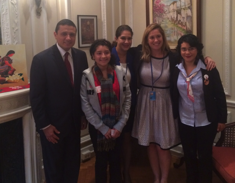 Jimena y Tracy fueron recibidas por la misi&oacute;n de Guatemala en la ONU y el canciller. (Foto: Soy502)