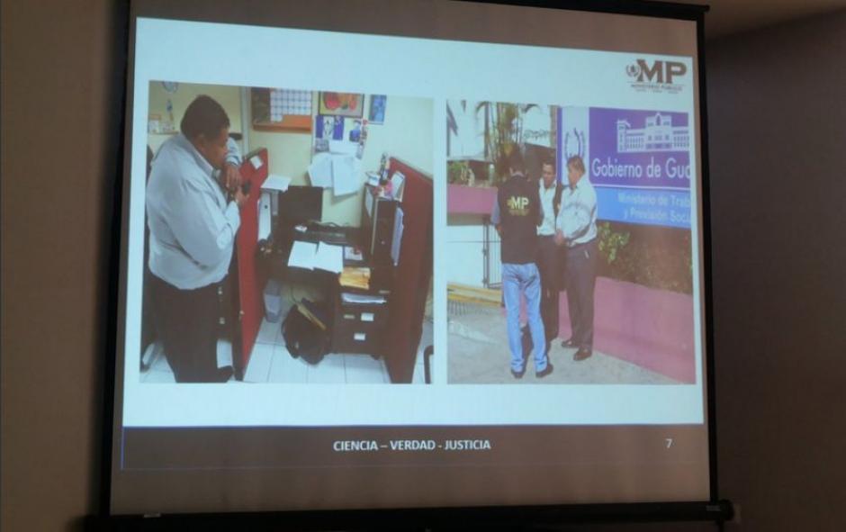 El inspector fue detenido cuando acababa de cobrar cinco mil quetzales por no denunciar a un colegio. (Fotos MP)