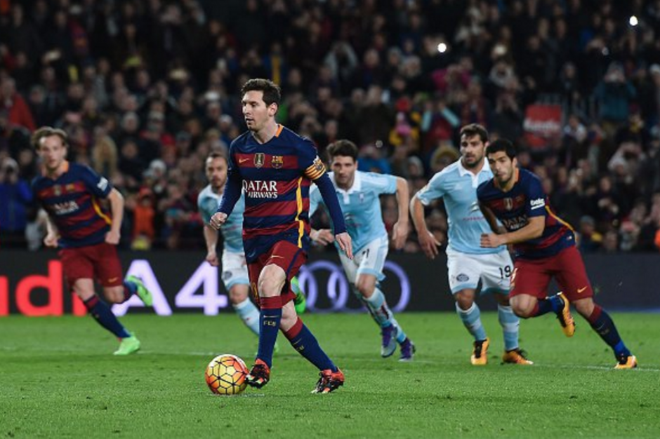 El penal de Messi. Se habla de "genialidad o provocación". (Foto: Agencias)