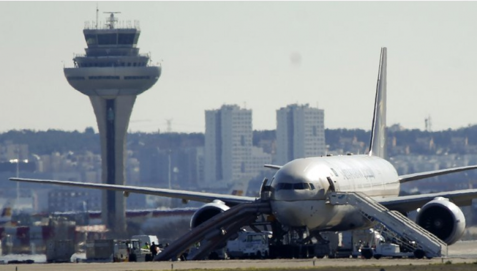 El vuelo 226 permanece aislado en el aeropuerto Adolfo Su&aacute;rez -Madrid Barajas, despu&eacute;s de evacuar a 97 pasajeros y 15 miembros de la tripulaci&oacute;n por una amenaza de bomba. (Foto: AmericaTV)