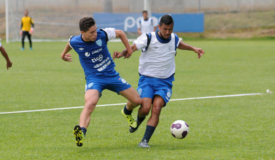 Mario Castellanos (derecha) ser&aacute; opcic&oacute;n de Walter Claver&iacute; para enfrentar a Estados Unidos este martes 29 de marzo. (Foto: Archivo)