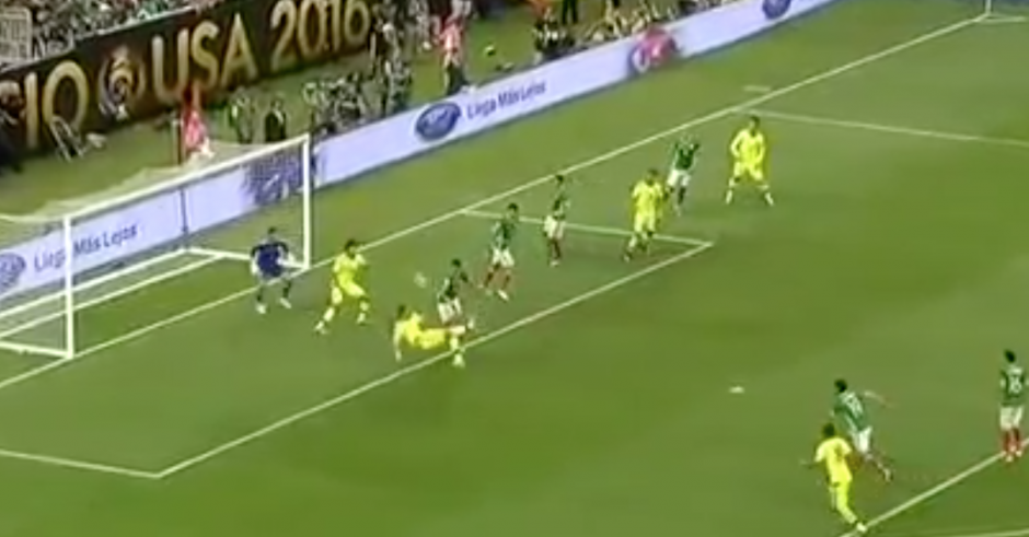 Vel&aacute;squez festej&oacute; a todo pulm&oacute;n su golazo ante M&eacute;xico. (Foto: Captura de imagen)