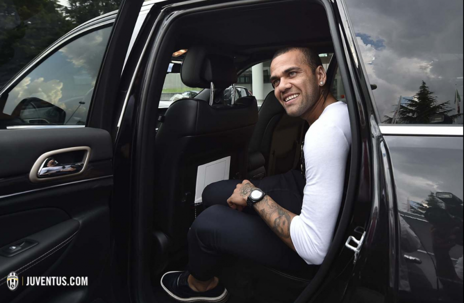 Dani Alves est&aacute; en Italia y este lunes pasar&iacute;a los reconocimientos m&eacute;dicos. (Foto: juventus.com)