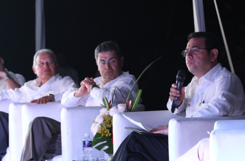 Como si a&uacute;n estuviera en campa&ntilde;a, Jimmy repiti&oacute; su frase de "dos son mejor que uno". (Foto: Presidencia)