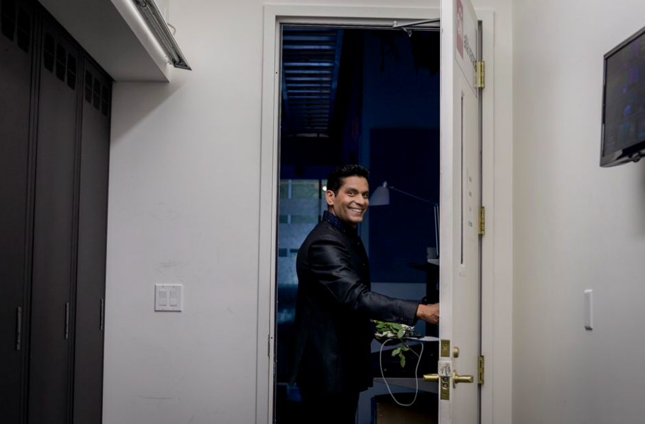 Ismael Cala se despidi&oacute; de su programa de entrevistas en CNN en espa&ntilde;ol. (Foto: Twitter)