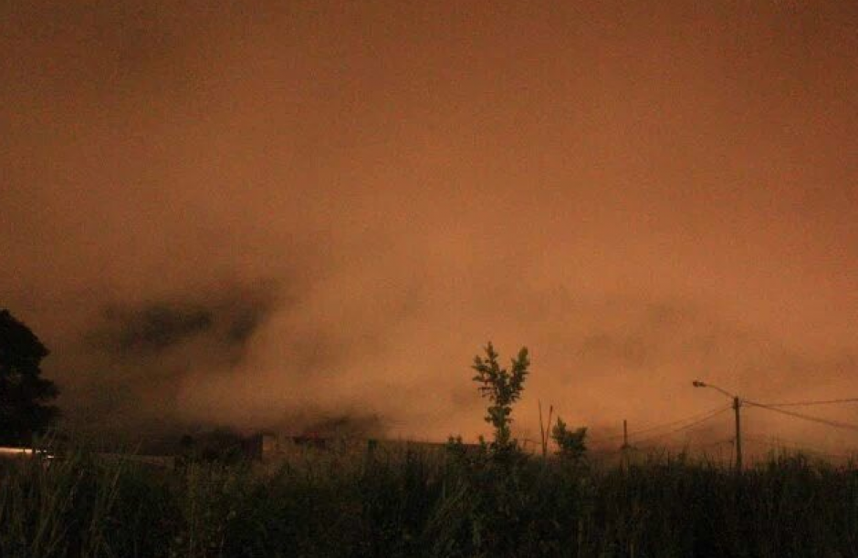 Esta imagen se volvi&oacute; viral sobre una nube rojiza en Escuintla. (Foto: Tr&aacute;nsito PNC)