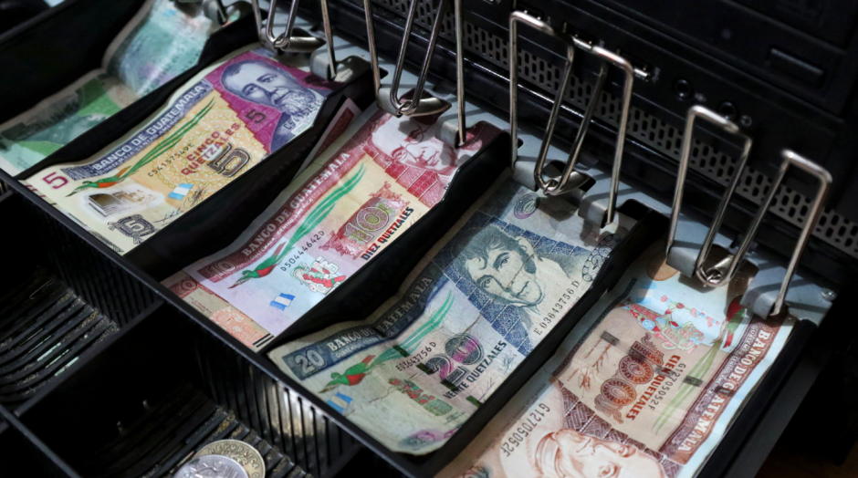 El quetzal se ha fortalecido respecto del d&oacute;lar durante 2016, pese a que el mercado mundial de divisas tuvo un terremoto con la victoria de Donald Trump, el tipo de cambio se mantendr&aacute; estable para la moneda nacional. (Foto: Archivo/Soy502)