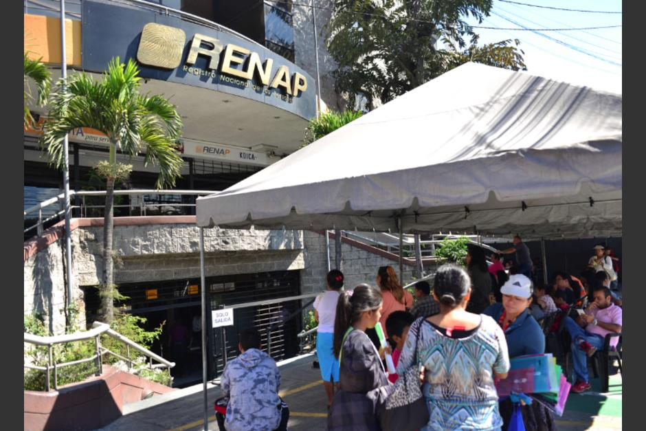 Renap recibi&oacute; ofertas para adquirir equipo de impresi&oacute;n de DPI.  (Foto: Jes&uacute;s Alfonso/Soy502)