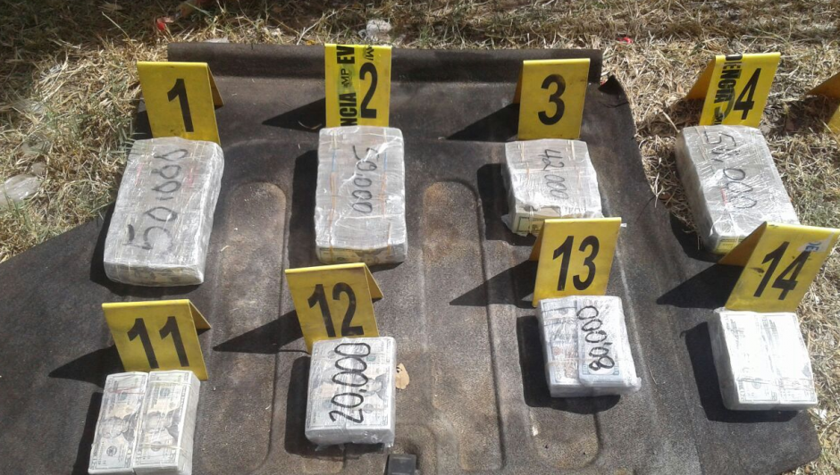 El dinero estaba distribuido en 18 paquetes. (Foto: MP)