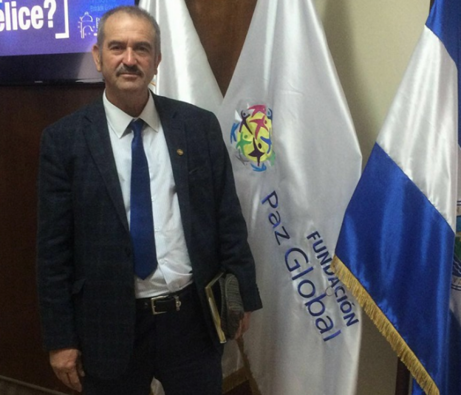 El diputado se defiende y dice que su nombre ha sido utilizado en su contra. (Foto: Facebook)