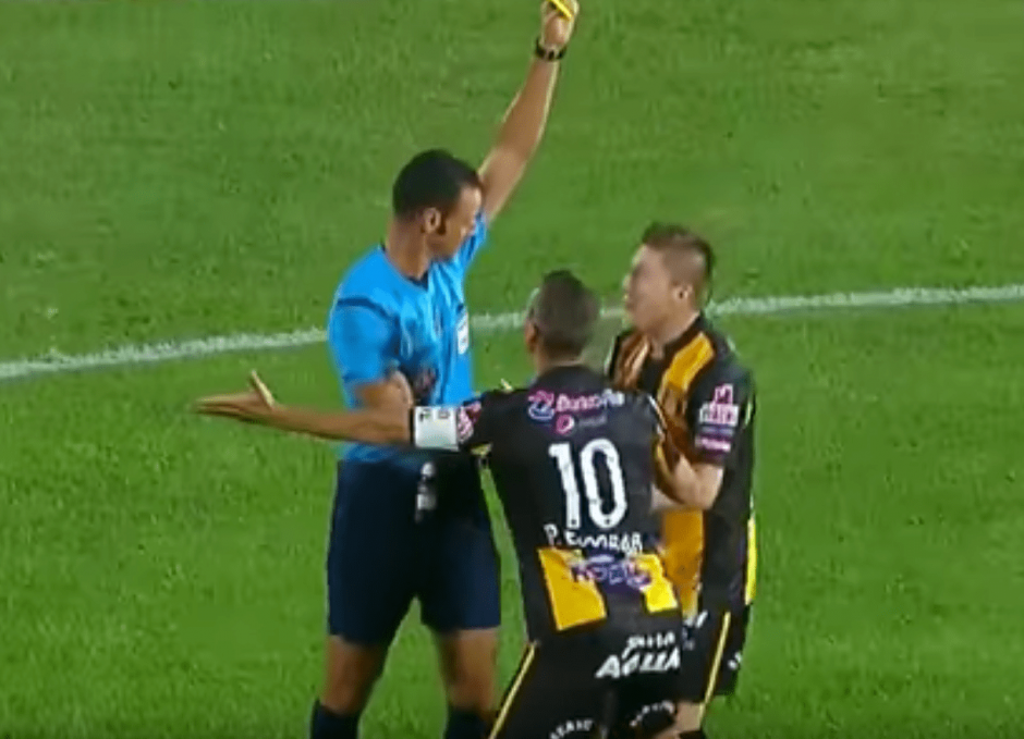 El futbolista sudamericano rompi&oacute; un r&eacute;cord en Sudam&eacute;rica y Europa. (Foto: captura de pantalla)