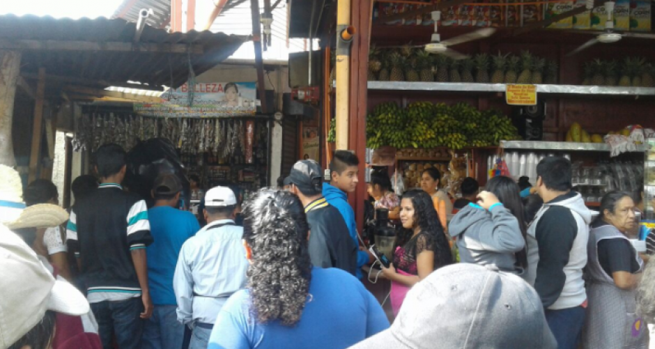 Un artefacto explot&oacute; dentro del mercado antiguo de Villa Nueva. (Foto: Dalia Santos)