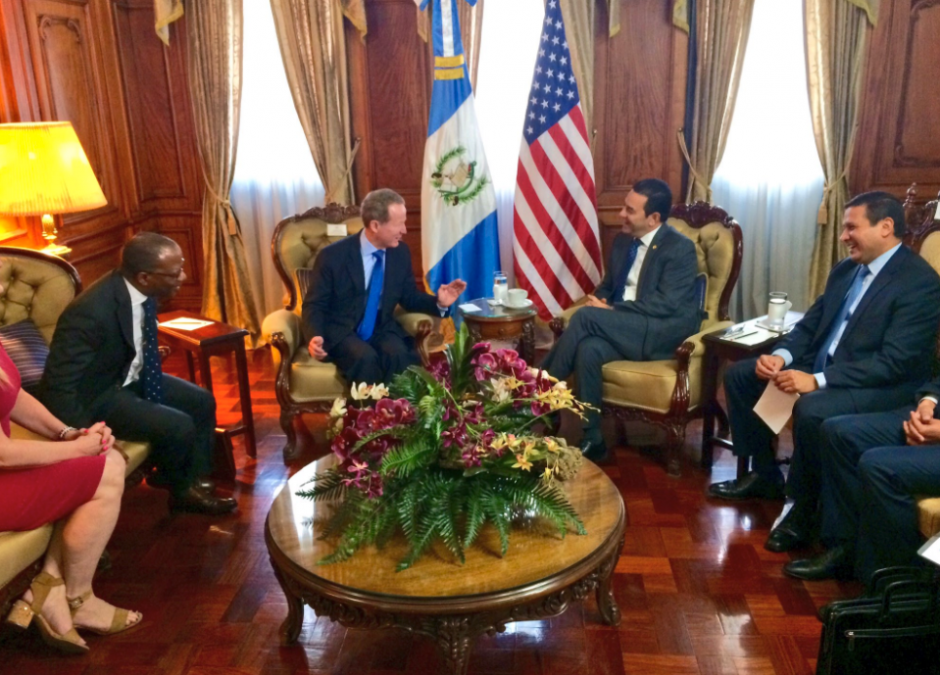 El presidente recibi&oacute; al subsecretario Brownfield en el Palacio Nacional. (Foto: US Embassy)