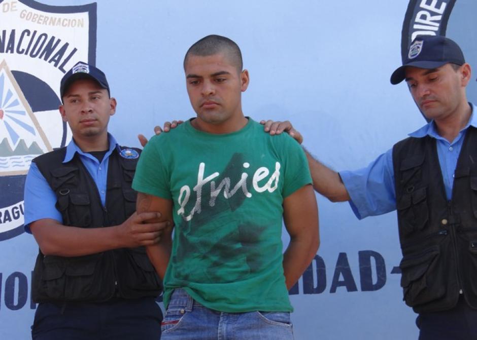 El hombre de 24 a&ntilde;os es se&ntilde;alado de cometer un crimen contra una familia en Costa Rica. Se hab&iacute;a refugidado en Nicargua, pero fue su padre quien lo entreg&oacute; a la Polic&iacute;a.&nbsp;