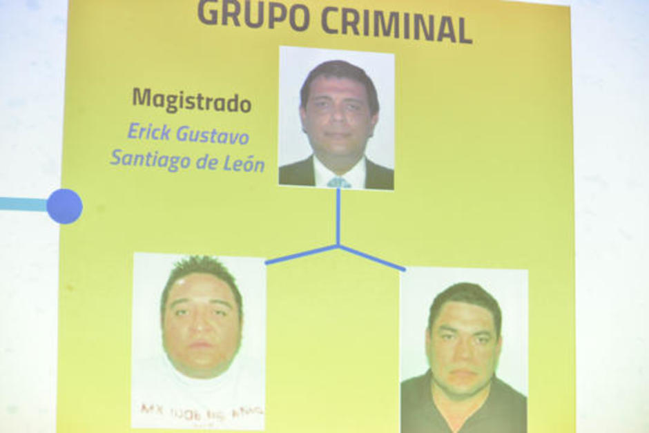 El magistrado Santiago de León supuestamente formaba parte de una red de corrupción que exigía sobornos a cambio de facilitar fallos jurídicos favorables. (Foto: Soy502/Archivo)