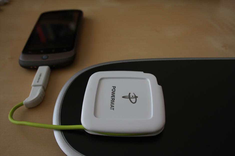 Actualmente existen cargadores inal&aacute;mbricos que deben conectarse al tel&eacute;fono, sin embargo, las empresas de tecnolog&iacute;a se dedican a desarrollar desde el interior de los nuevos tel&eacute;fonos tecnolog&iacute;a que permita la carga sin cables. (Foto: Archivo)