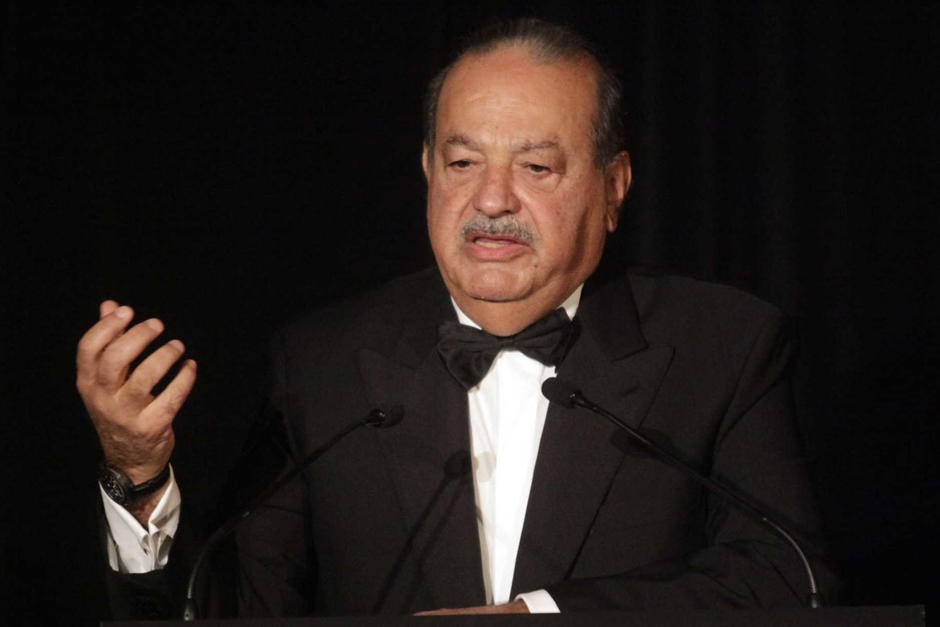 Las empresas del multimillonario Carlos Slim, vinculadas a Am&eacute;rica M&oacute;vil, pidieron este lunes ser exentas de una resoluci&oacute;n del Instituto Federal de Telecomunicaciones, que busca regular la competencia entre telefon&iacute;as (Foto: Archivo)