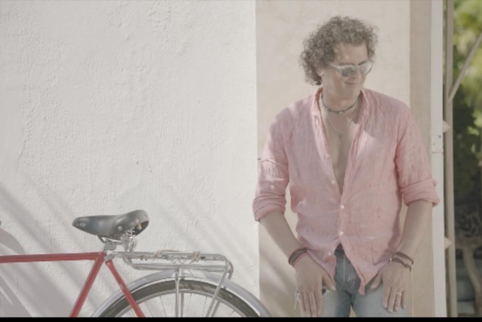 Carlos Vives hace broma del robo de su bicicleta. (Foto: YouTube)