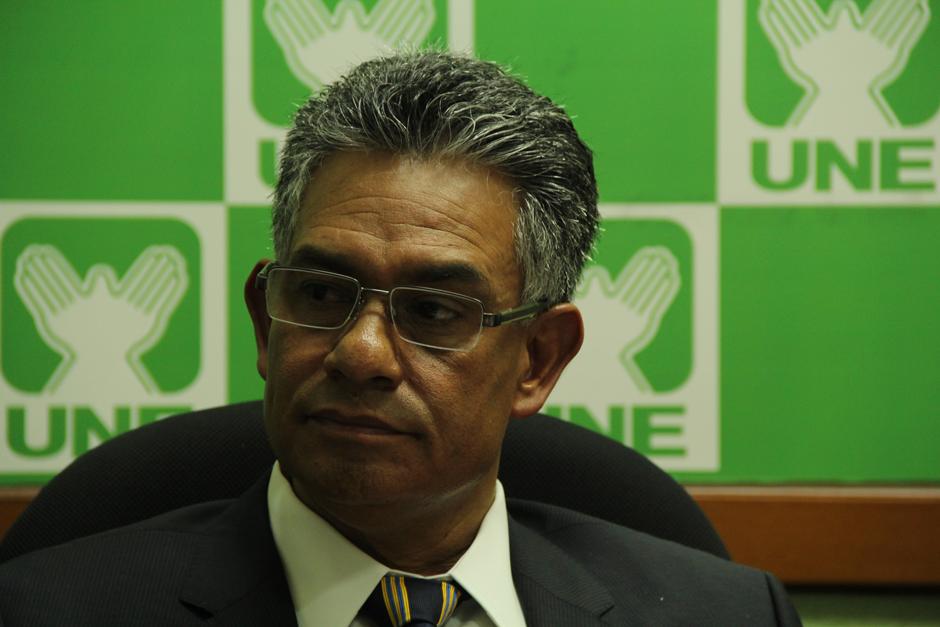 Carlos Muñoz, superintendente de Administración Tributaria, reconoció en una reunión con la bancada de la UNE en el Congreso, que la recaudación disminuyó el mes pasado aumentando la brecha (Foto: Alexis Batres/Soy502)