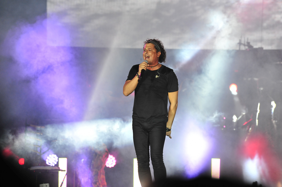 La playa del Puerto San José se llenó de música y alegría cuando Carlos Vives saltó al escenario. (Foto: Abner Salguero/Nuestro Diario)