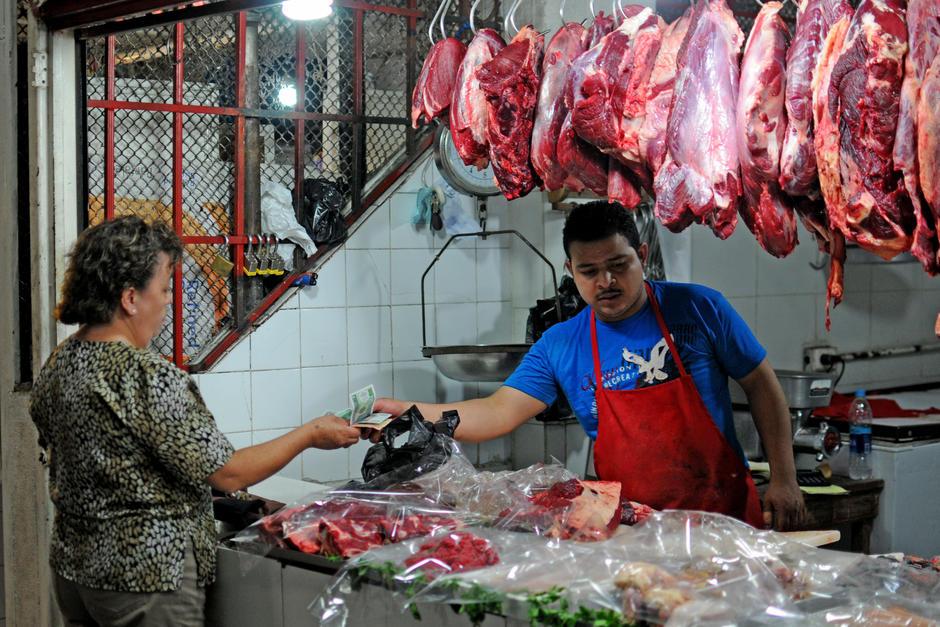La Gremial de Carniceros argumenta que el aumento al precio de la libra de carne de res se debe al contrabando de ganado hacia M&eacute;xico y aseguran que existe una competencia desleal en cuanto a los precios. (Foto: Nuestro Diario)&nbsp;