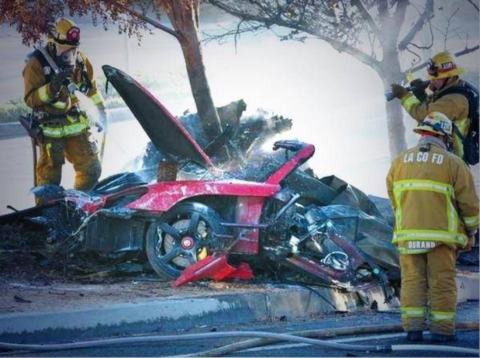 Video aficionado muestra escena del accidente de Paul Walker