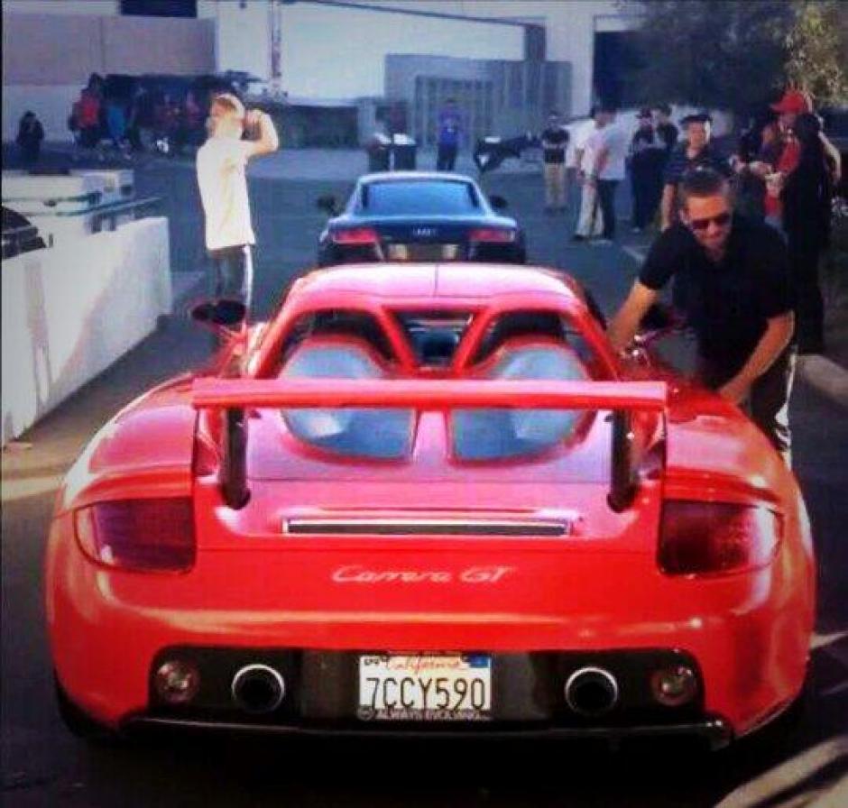 Video aficionado muestra escena del accidente de Paul Walker
