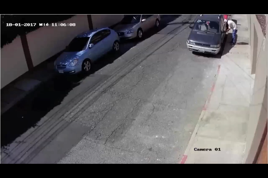 El auto fue robado en un sector de la zona 10. (Foto: Facebook/Pablo Ojeda) 