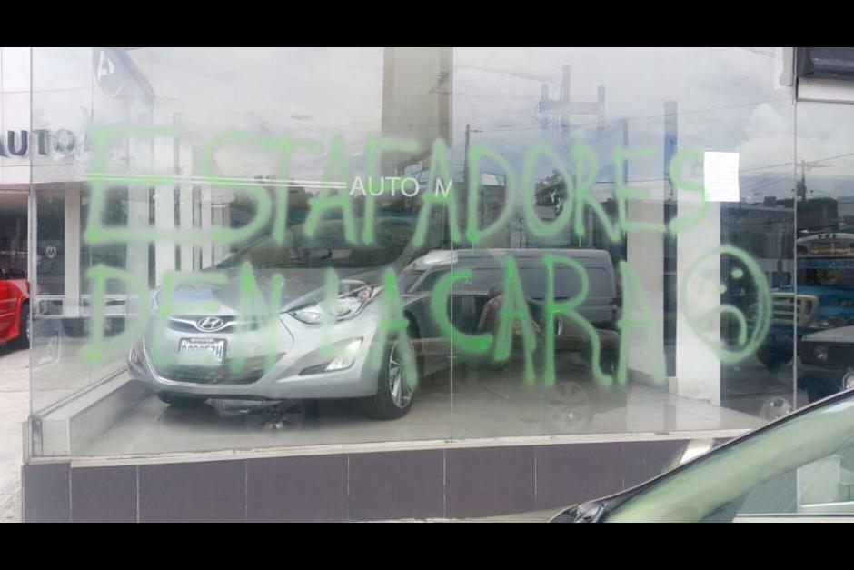 La empresa de compra y venta de carros Auto Millenium se vio involucrada en una estafa hace unos meses. (Foto: Facebook)