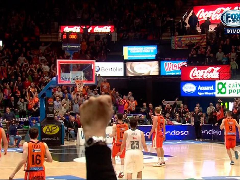 Sergio Llull, jugador del Real Madrid consigui&oacute; una canasta de &uacute;ltimo segundo que le da un triunfo a su equipo en cancha del Valencia.