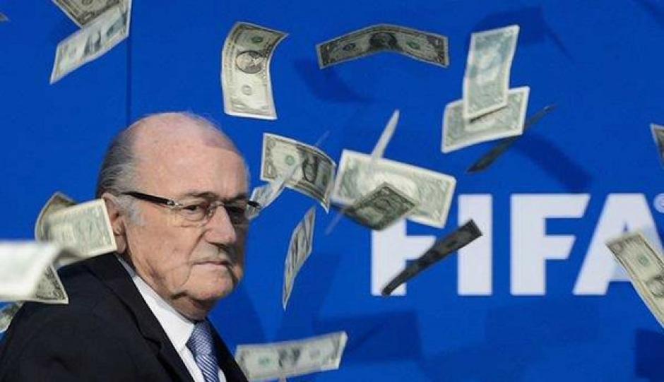 El expresidente de la FIFA, Joseph Blatter, recibi&oacute; salario millonario en el 2015, anunci&oacute; ese organismo. (Foto: EFE)