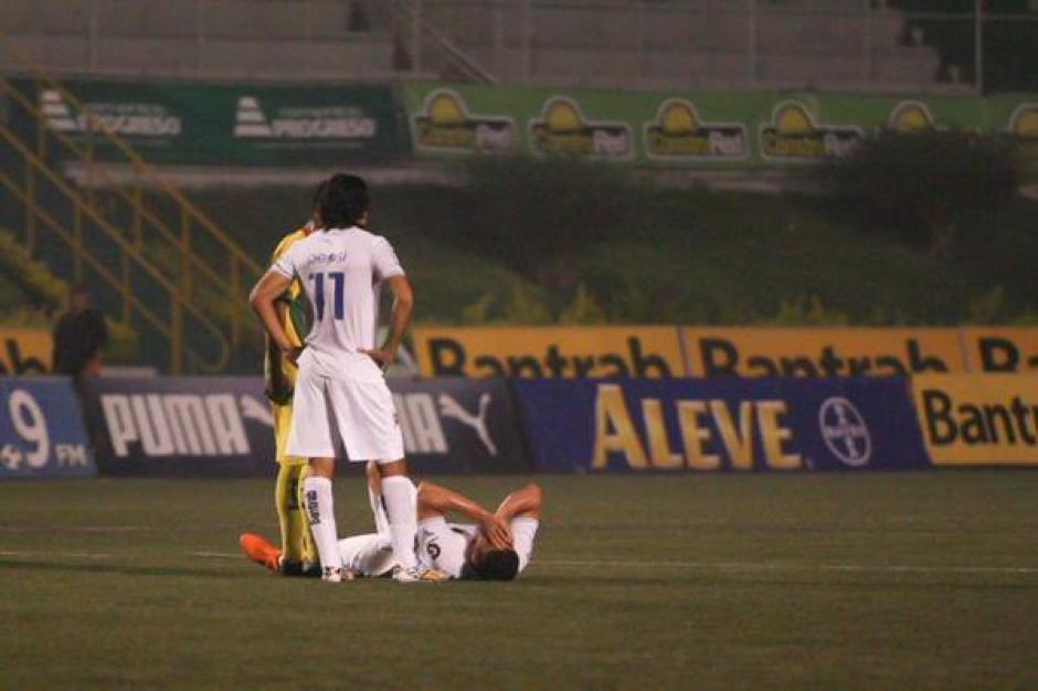 El delantero paname&ntilde;o de Comunicaciones, Rolando Blackburn, se pierde el resto del torneo por lesi&oacute;n. (Foto: @CremasOficial)