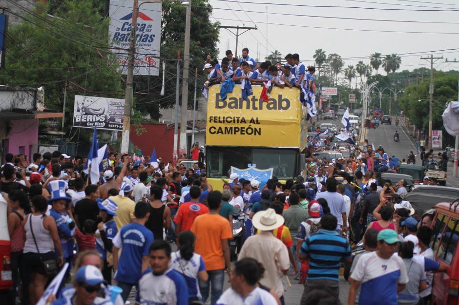 El equipo de Suchitepéquez ofreció la copa a su afición. (Foto: Luis Barrios/Soy502) 