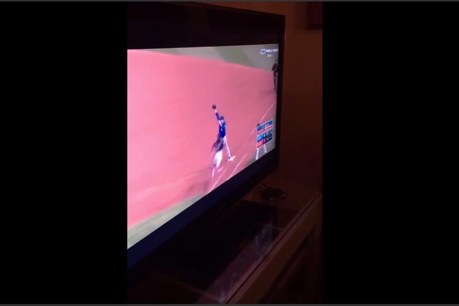 Con esta jugada, los Cubs vencieron a los Indios de Cleveland, lo que provoc&oacute; la celebraci&oacute;n. (Imagen: captura de pantalla)