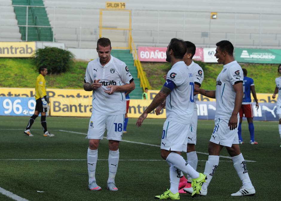 El argentino Emiliano L&oacute;pez celebr&oacute; bailando su doblete ante los Conejos de Mictl&aacute;n. (Foto: Nuestro Diario)