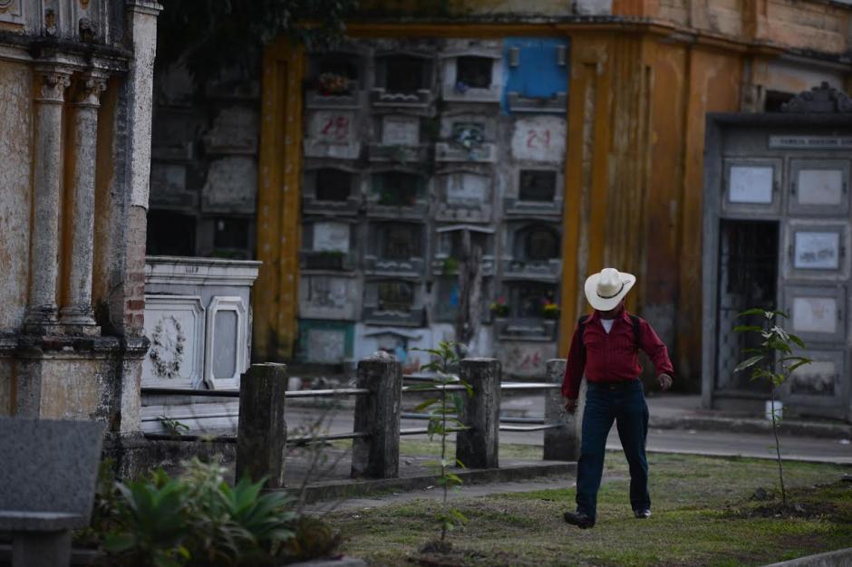 El Cuadro 23 del Cementerio General fue cerrado por las autoridades del camposando junto a la Conred, ante el riesgo de m&aacute;s derrumbres. (Foto: Wilder L&oacute;pez/Soy502)&nbsp;