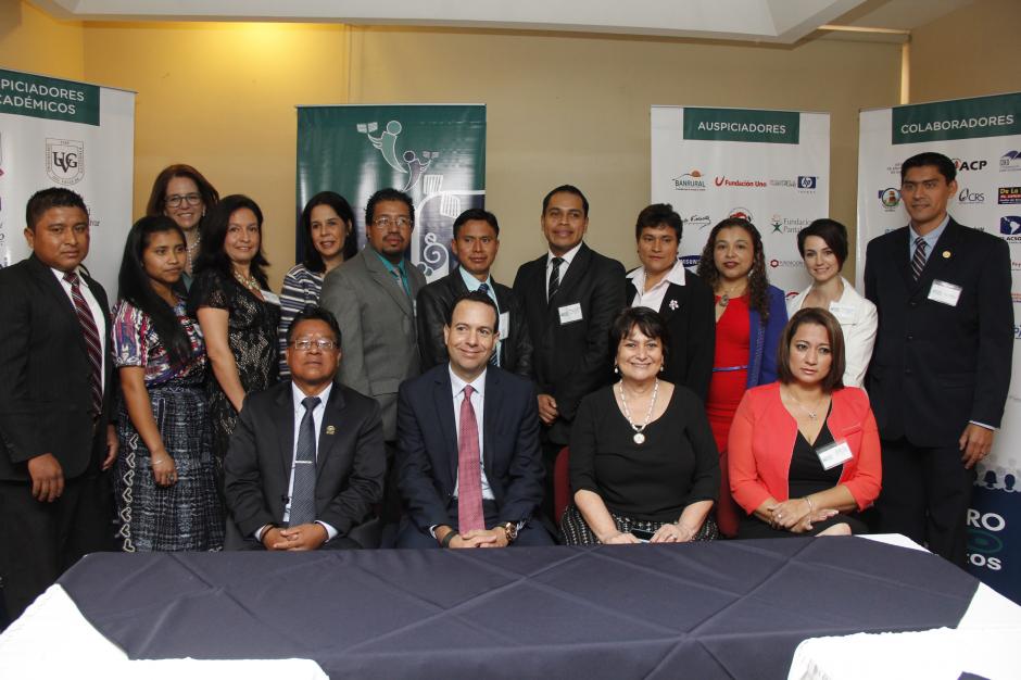 El d&iacute;a previo al certamen, la organizaci&oacute;n reuni&oacute; a todos los finalistas y a los medios. (Foto: Jorge Ra&uacute;l Sente/Soy502)