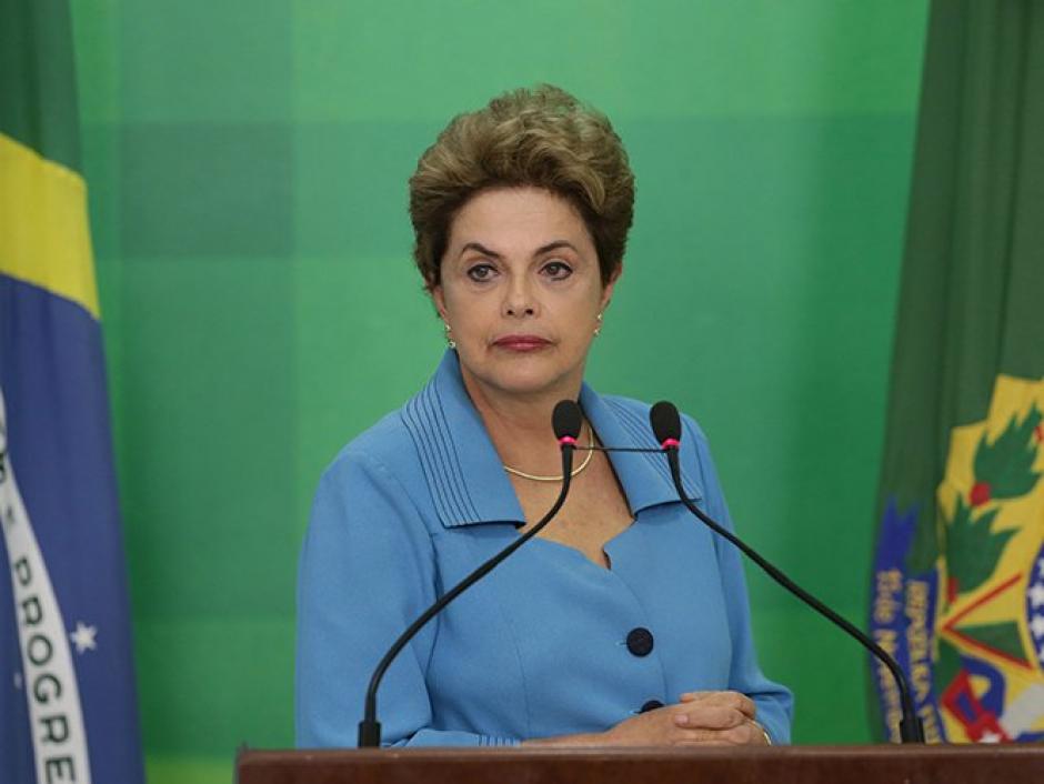 La presidenta brasile&ntilde;a Dilma Rousseff habla en una rueda de prensa. (Foto: EFE)&nbsp;