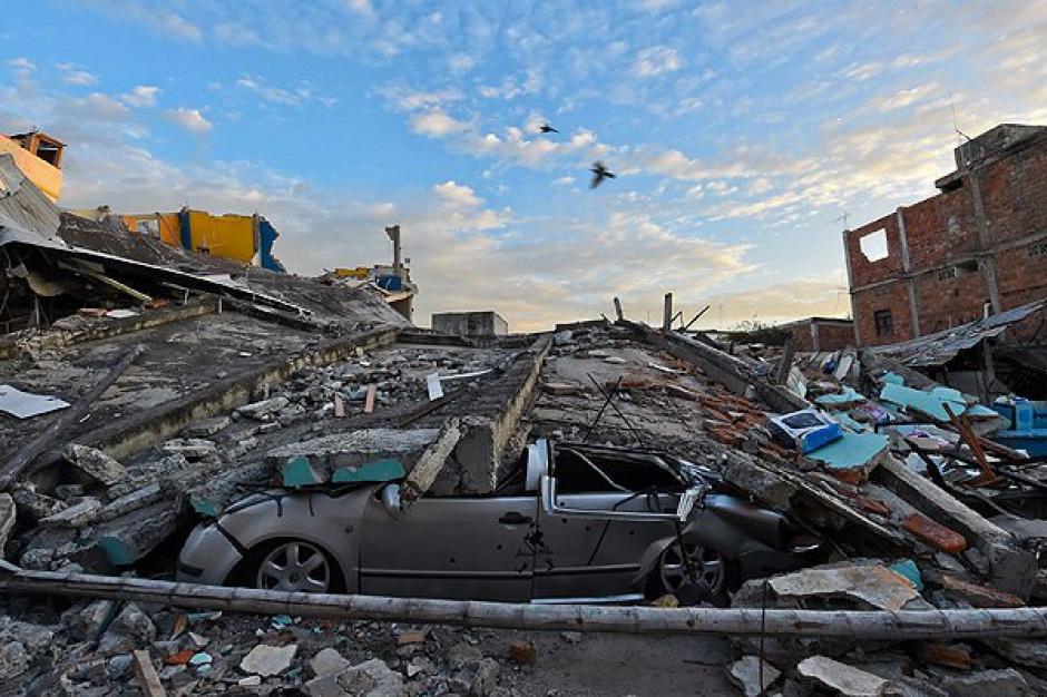 El n&uacute;mero de muertos en Ecuador asciende a 350 luego de terremoto del pasado s&aacute;bado.  (Foto: Efe)