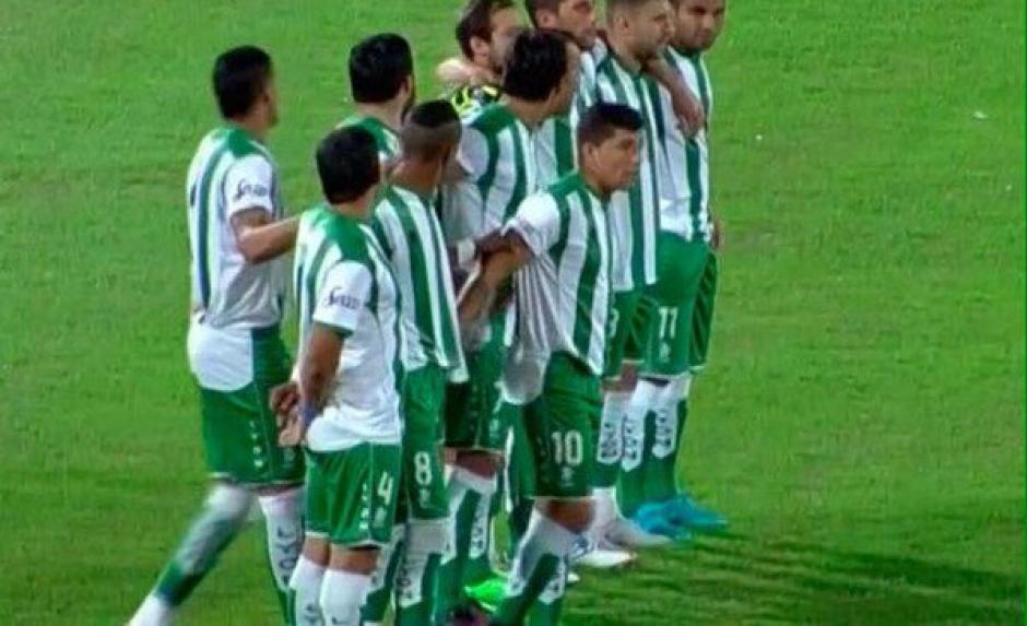As&iacute; protestaron los jugadores de Estudiantes de San Luis la falta de pago. (Foto: Captura de imagen)