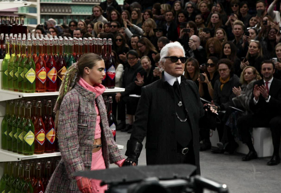 Karl Lagerfeld fue aplaudido por dar paso libre de nuevo a los "tenis" en su colecci&oacute;n. (Foto: NowFashion)&nbsp;