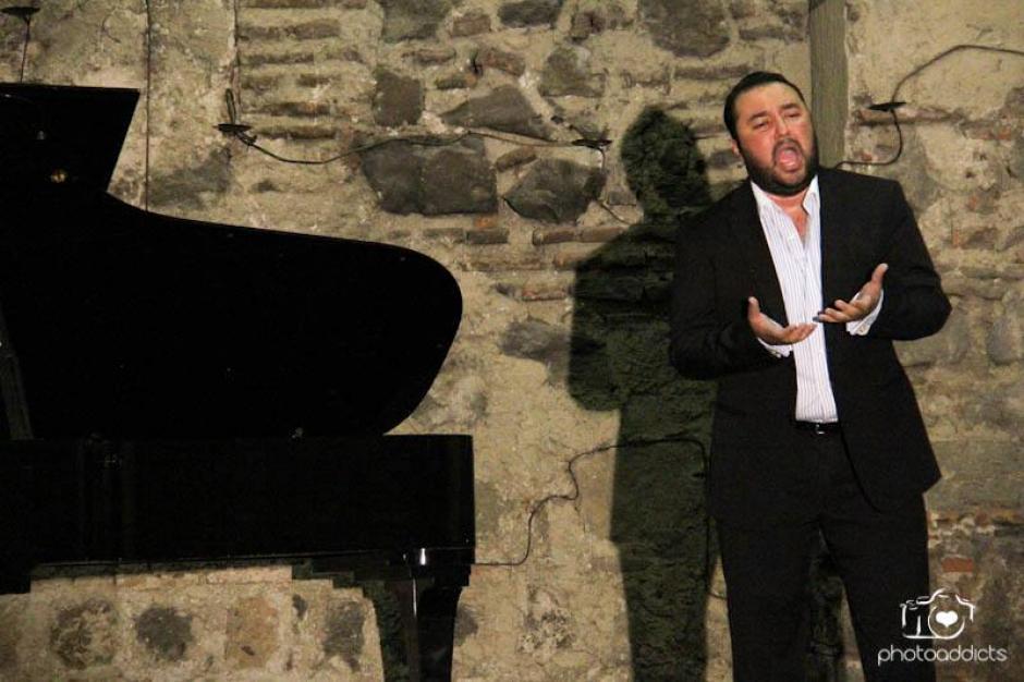 El tenor Mario Chang es un joven cantante que ha encontrado el éxito en la música de ópera. &nbsp;(Foto: Facebook)