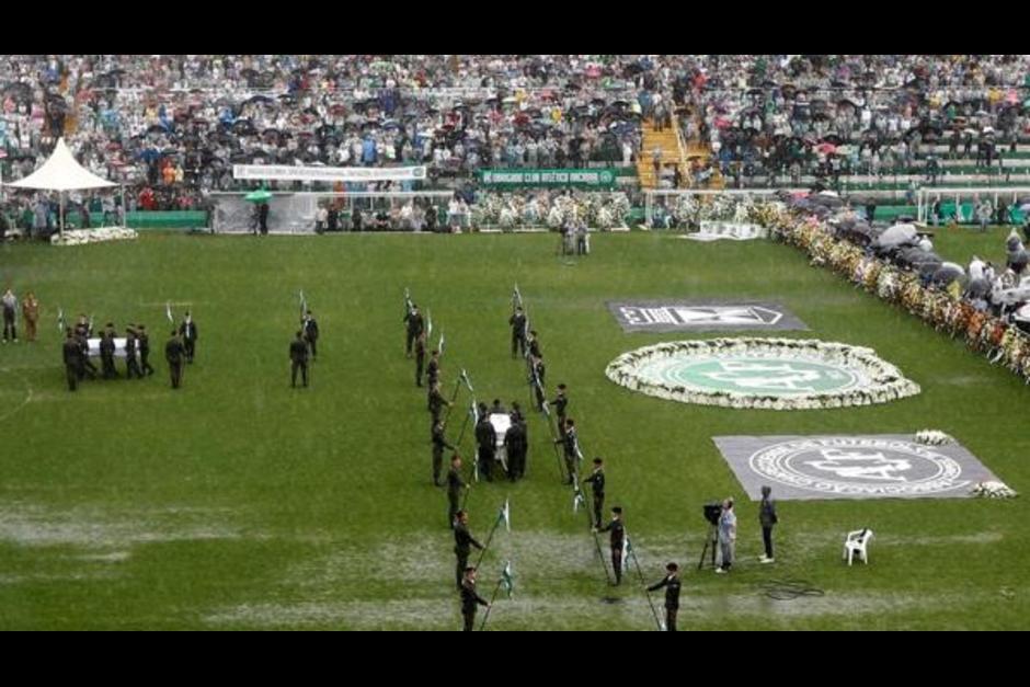 50 de las 71 v&iacute;ctimas mortales recibi&oacute; un homenaje en el estadio Arena Cond&aacute; del Chapecoense. (Foto: Infobae)