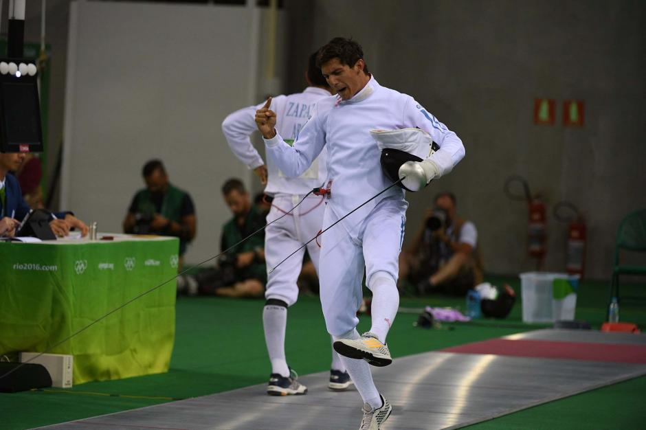 Charles Fern&aacute;ndez festej&oacute; con mucha efusividad sus &uacute;ltimos puntos en esgrima. (Foto: Aldo Mart&iacute;nez/Enviado de Nuestro Diario)