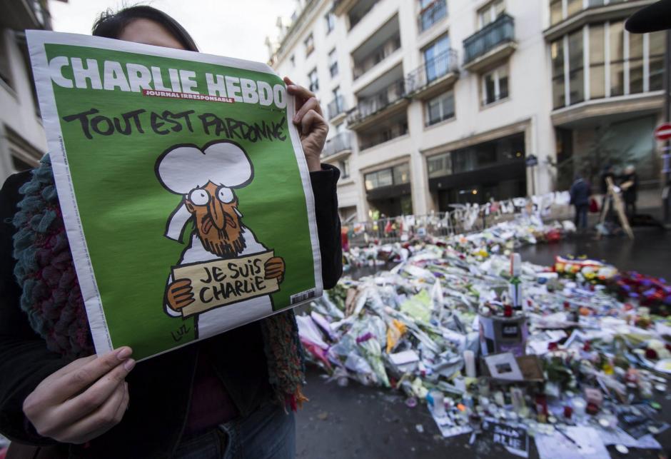 Un ataque armado a las instalaciones de la revista sat&iacute;rica Charlie Hebdo en el centro de Par&iacute;s, dej&oacute; 12 personas fallecidas el 7 de enero, luego que en una de sus ediciones fueran publicadas caricaturas que satirizaban al profeta Mahoma, lo cual enfureci&oacute; a los musulmanes. (Foto: info7mx.com)
