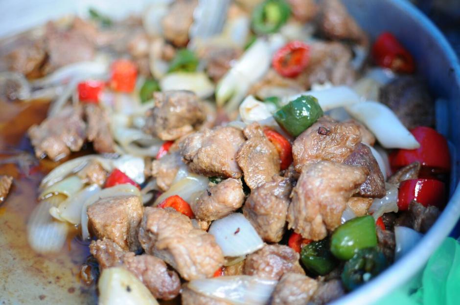 El precio de la libra de chicharrones oscila entre los 50 y 60 quetzales. (Foto: Alejandro Bal&aacute;n/Soy502)